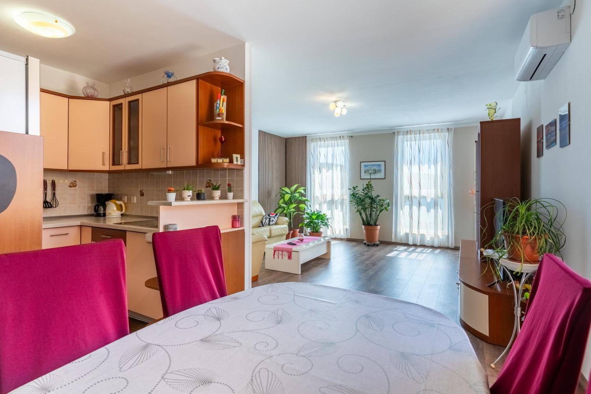 Apartman Laura เซรส ภายนอก รูปภาพ