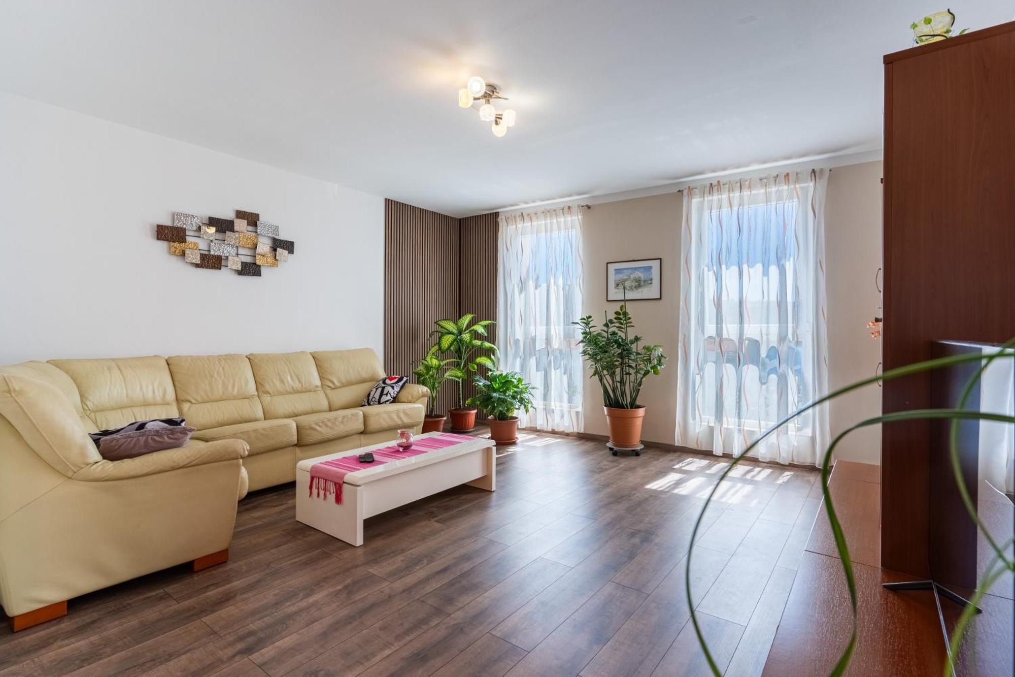 Apartman Laura เซรส ภายนอก รูปภาพ